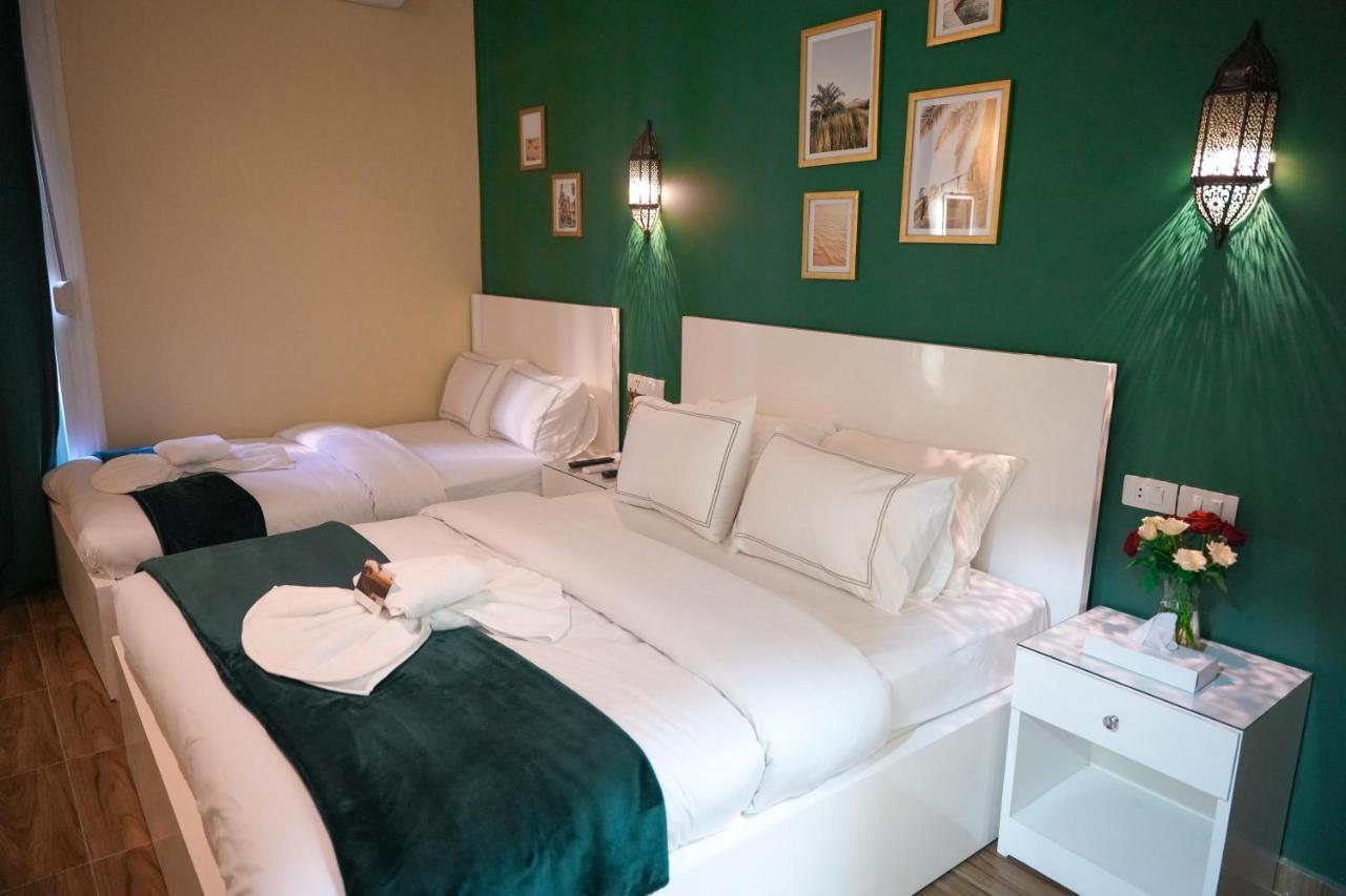 Hathor House Hostal